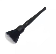 Load image into Gallery viewer, Soft Shine Detailing Brush : Super Soft Synthetic Bristles